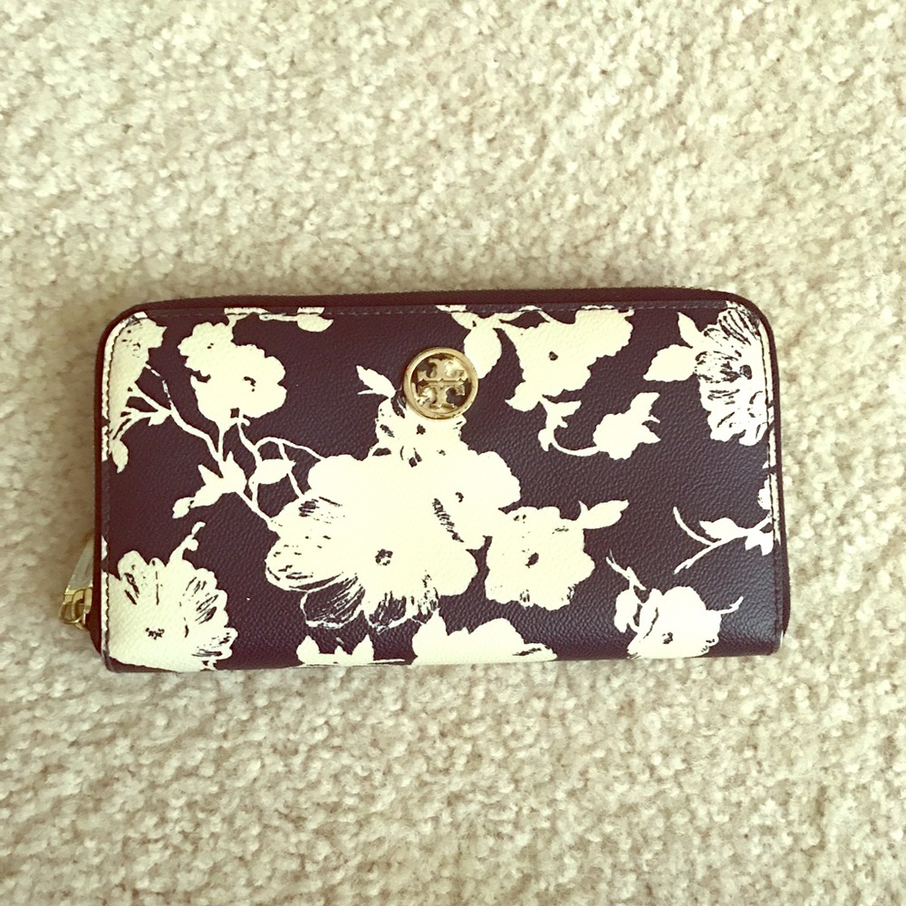 Tory burch blue and white floral Robinson wallet